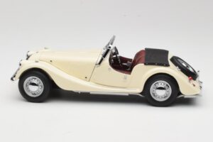 Morgan 4/4 Series II Blanc Kyosho 1:18 08111W Métal Moulé — image 4 sur 8