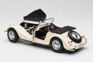 Morgan 4/4 Series II Blanc Kyosho 1:18 08111W Métal Moulé — image 5 sur 8
