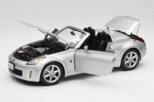 Nissan 350Z Z33 Roadster Diamond Argent AUTOart 1:18 77371 Métal Moulé — image 2 sur 8