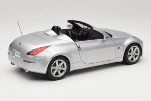 Nissan 350Z Z33 Roadster Diamond Argent AUTOart 1:18 77371 Métal Moulé — image 3 sur 8
