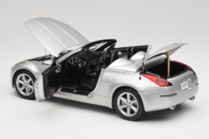 Nissan 350Z Z33 Roadster Diamond Argent AUTOart 1:18 77371 Métal Moulé — image 5 sur 8