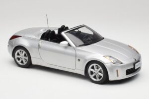 Nissan 350Z Z33 Roadster Diamond Argent AUTOart 1:18 77371 Métal Moulé — image 6 sur 8
