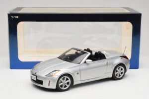 Nissan 350Z Z33 Roadster Diamond Argent AUTOart 1:18 77371 Métal Moulé — image 8 sur 8