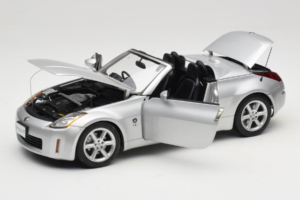 Nissan Fairlady Z Z33 Roadster Diamond Silver AUTOart 1:18 77376 Métal Moulé — image 2 sur 8