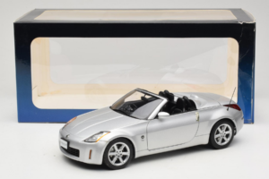 Nissan Fairlady Z Z33 Roadster Diamond Silver AUTOart 1:18 77376 Métal Moulé — image 8 sur 8