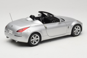Nissan Fairlady Z Z33 Roadster Diamond Silver AUTOart 1:18 77376 Métal Moulé — image 3 sur 8