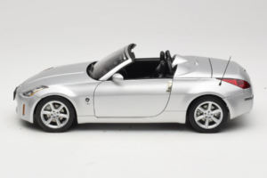 Nissan Fairlady Z Z33 Roadster Diamond Silver AUTOart 1:18 77376 Métal Moulé — image 4 sur 8