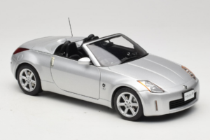 Nissan Fairlady Z Z33 Roadster Diamond Silver AUTOart 1:18 77376 Métal Moulé — image 6 sur 8