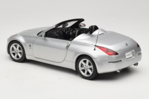Nissan Fairlady Z Z33 Roadster Diamond Silver AUTOart 1:18 77376 Métal Moulé — image 7 sur 8