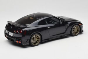 Nissan GT-R R35 Takumi Edition Midnight Purple GT Spirit 1:18 GT932 Résine — image 2 sur 6
