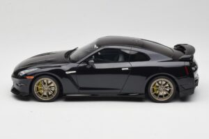 Nissan GT-R R35 Takumi Edition Midnight Purple GT Spirit 1:18 GT932 Résine — image 3 sur 6