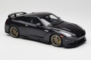 Nissan GT-R R35 Takumi Edition Midnight Purple GT Spirit 1:18 GT932 Résine — image 4 sur 6