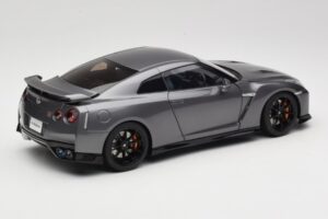 Nissan GT-R R35 Track Edition NISMO Gun Metallic MotorHelix 1:18 M83507 Métal Moulé — image 3 sur 8