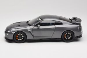 Nissan GT-R R35 Track Edition NISMO Gun Metallic MotorHelix 1:18 M83507 Métal Moulé — image 4 sur 8