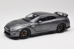 Nissan GT-R R35 Track Edition NISMO Gun Metallic MotorHelix 1:18 M83507 Métal Moulé
