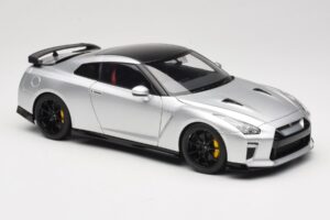 Nissan GT-R R35 Track Edition NISMO T-Spec Ultimate Metal Silver MotorHelix 1:18 M83517 Métal Moulé — image 6 sur 8