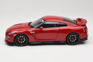Nissan GT-R R35 Track Edition NISMO Vibrant Red MotorHelix 1:18 M83511 Métal Moulé — image 4 sur 8