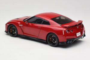 Nissan GT-R R35 Track Edition NISMO Vibrant Red MotorHelix 1:18 M83511 Métal Moulé — image 7 sur 8