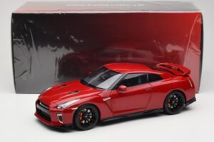Nissan GT-R R35 Track Edition NISMO Vibrant Red MotorHelix 1:18 M83511 Métal Moulé — image 8 sur 8