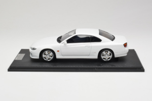 Nissan Silvia S15 Spec-S Blanc Cracked Plexi One Model 1:18 REMC034 Métal Moulé