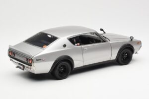 Nissan Skyline 2000 GT-R KPGC110 Argent Kyosho 1:18 08255S Métal Moulé — image 3 sur 8