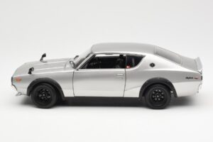 Nissan Skyline 2000 GT-R KPGC110 Argent Kyosho 1:18 08255S Métal Moulé — image 4 sur 8