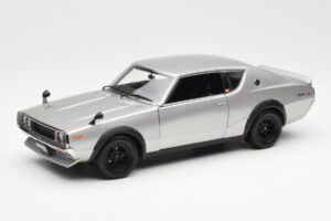 Nissan Skyline 2000 GT-R KPGC110 Argent Kyosho 1:18 08255S Métal Moulé