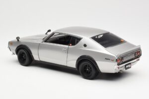 Nissan Skyline 2000 GT-R KPGC110 Argent Kyosho 1:18 08255S Métal Moulé — image 7 sur 8