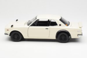Nissan Skyline 2000 GT-R KPGC110 Blanc Kyosho 1:18 08127W Métal Moulé — image 4 sur 8