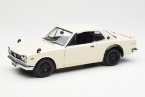 Nissan Skyline 2000 GT-R KPGC110 Blanc Kyosho 1:18 08127W Métal Moulé