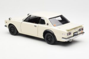Nissan Skyline 2000 GT-R KPGC110 Blanc Kyosho 1:18 08127W Métal Moulé — image 7 sur 8