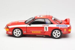 Nissan Skyline GT-R R32 #1 J. Richards / M. Skaife Bathurst 1000 Winner 1992 AUTOart 1:18 89279 Métal Moulé — image 4 sur 8