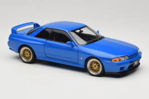 Nissan Skyline GT-R R32 V-Spec II Tuned Bleu AUTOart 1:18 77415 Métal Moulé — image 6 sur 8