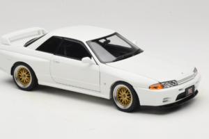Nissan Skyline GT-R R32 V-Spec II Tuned Crystal White AUTOart 1:18 77416 Métal Moulé — image 6 sur 8