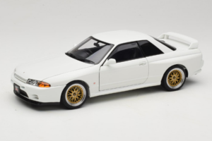 Nissan Skyline GT-R R32 V-Spec II Tuned Crystal White AUTOart 1:18 77416 Métal Moulé