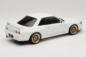 Nissan Skyline GT-R R32 V-Spec II Tuned Crystal White AUTOart 1:18 77416 Métal Moulé — image 3 sur 8