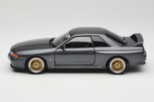 Nissan Skyline GT-R R32 V-Spec II Tuned Gun Grey Metallic AUTOart 1:18 77417 Métal Moulé — image 4 sur 8