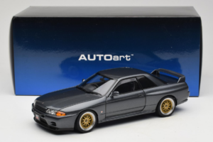 Nissan Skyline GT-R R32 V-Spec II Tuned Gun Grey Metallic AUTOart 1:18 77417 Métal Moulé — image 8 sur 8