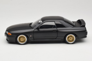Nissan Skyline GT-R R32 V-Spec II Tuned Version Matt Black AUTOart 1:18 77418 Métal Moulé — image 4 sur 8