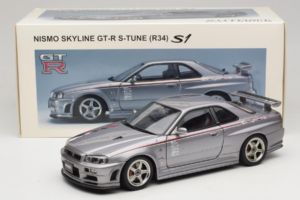 Nissan Skyline GT-R R34 Nismo S-Tune Argent AUTOart 1:18 77358 Métal Moulé — image 8 sur 8