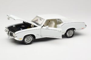 Oldsmobile Cutlass SX Blanc ERTL 1:18 33775 Métal Moulé — image 2 sur 8