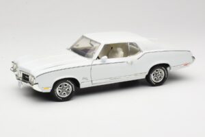 Oldsmobile Cutlass SX Blanc ERTL 1:18 33775 Métal Moulé