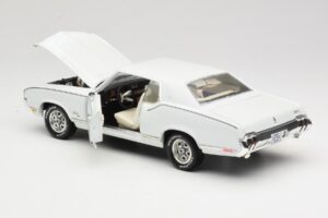 Oldsmobile Cutlass SX Blanc ERTL 1:18 33775 Métal Moulé — image 5 sur 8