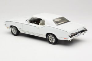 Oldsmobile Cutlass SX Blanc ERTL 1:18 33775 Métal Moulé — image 7 sur 8