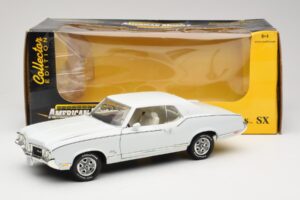 Oldsmobile Cutlass SX Blanc ERTL 1:18 33775 Métal Moulé — image 8 sur 8