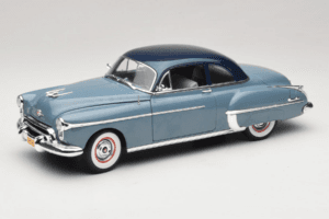 Oldsmobile 88 Bleu Grease Auto World 1:18 AWSS103/06 Métal Moulé
