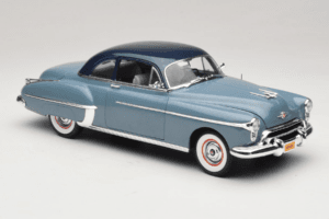 Oldsmobile 88 Bleu Grease Auto World 1:18 AWSS103/06 Métal Moulé — image 6 sur 8