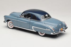 Oldsmobile 88 Bleu Grease Auto World 1:18 AWSS103/06 Métal Moulé — image 7 sur 8