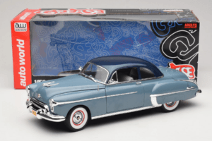Oldsmobile 88 Bleu Grease Auto World 1:18 AWSS103/06 Métal Moulé — image 8 sur 8
