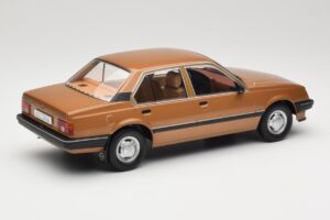 Opel Ascona C Berlina Beige Metallic MCG 1:18 MCG18459 Métal Moulé — image 2 sur 6
